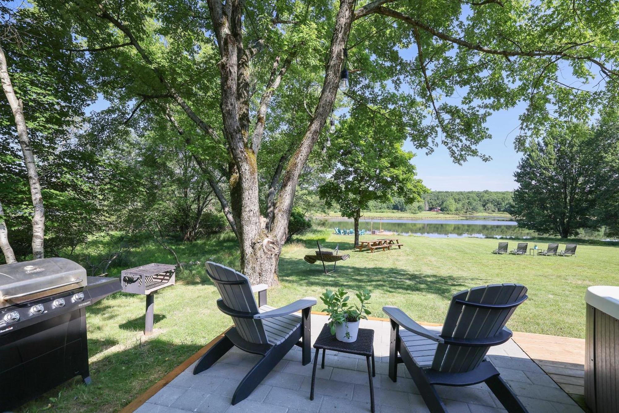 Poconos Brand New Lakefront Oasis 1 Acre, Hottub Gameroom Firepits Talk About Privacy Albrightsville 外观 照片