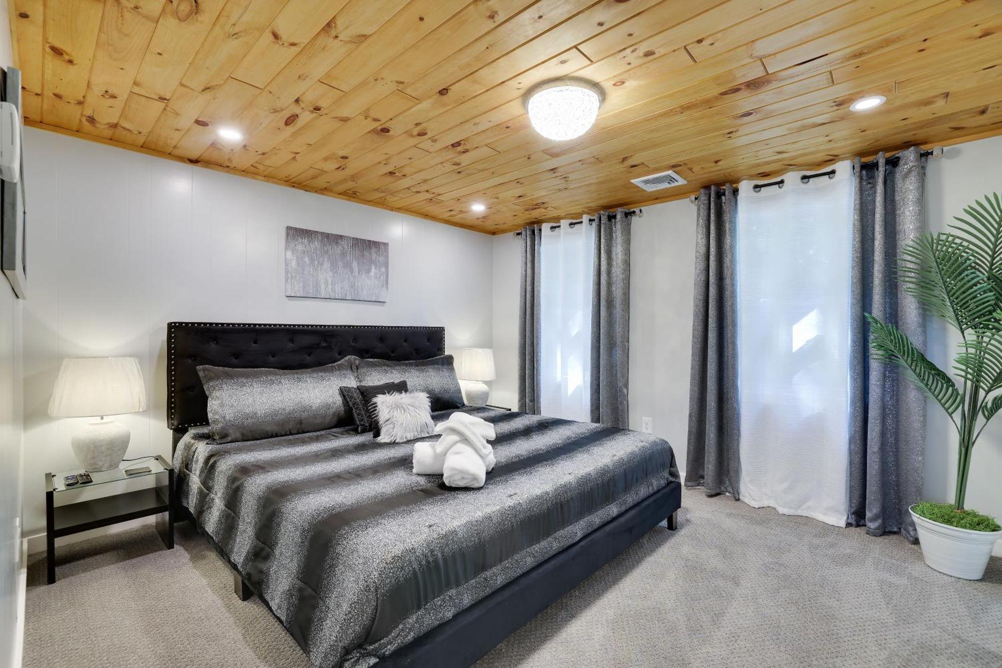 Poconos Brand New Lakefront Oasis 1 Acre, Hottub Gameroom Firepits Talk About Privacy Albrightsville 外观 照片