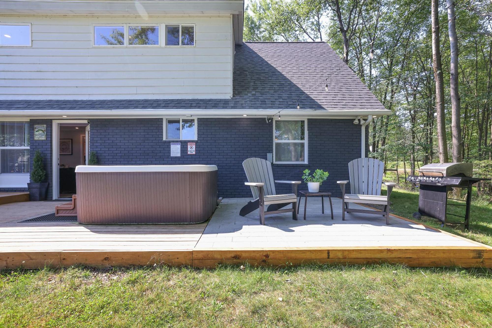 Poconos Brand New Lakefront Oasis 1 Acre, Hottub Gameroom Firepits Talk About Privacy Albrightsville 外观 照片
