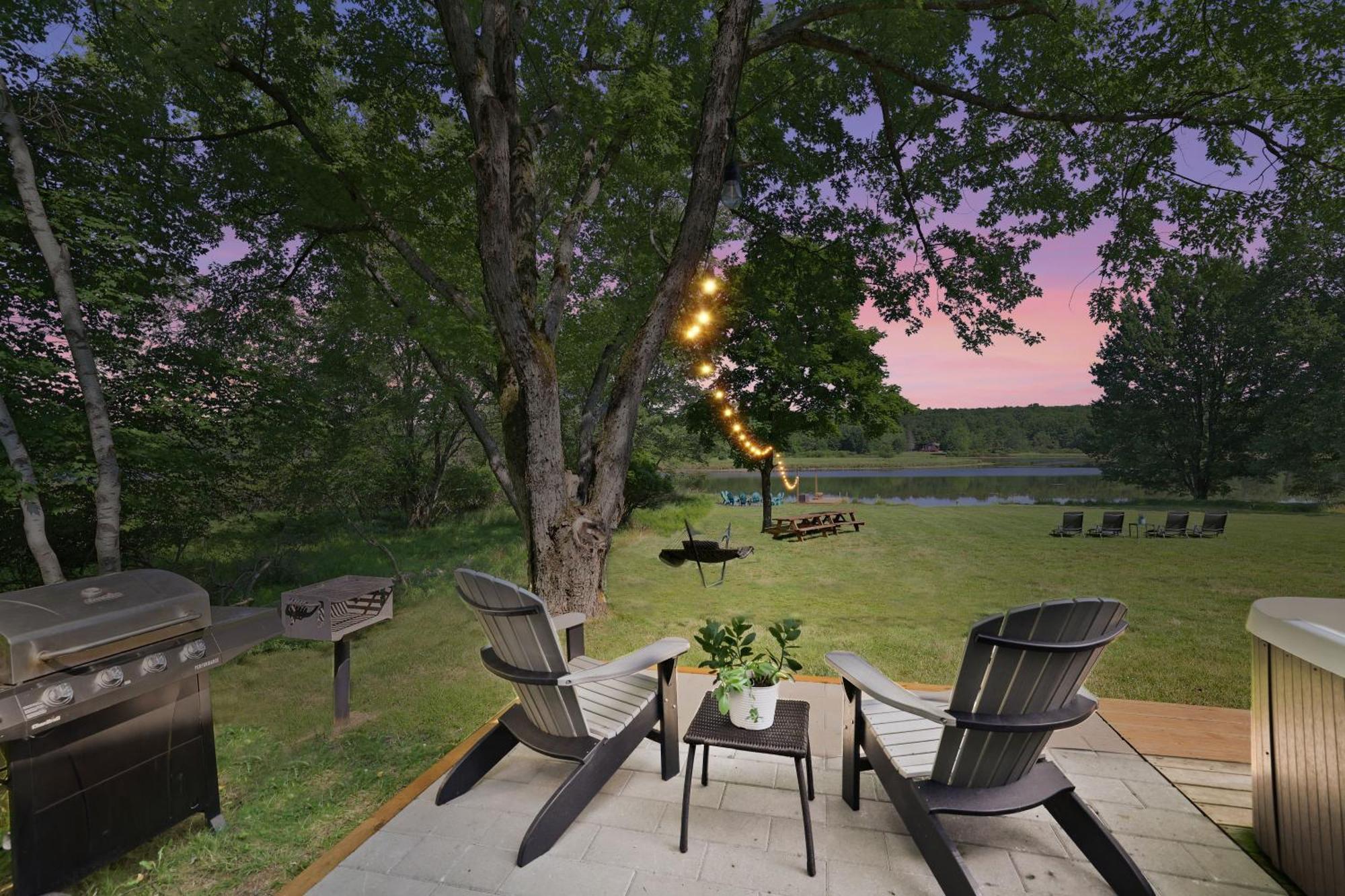 Poconos Brand New Lakefront Oasis 1 Acre, Hottub Gameroom Firepits Talk About Privacy Albrightsville 外观 照片