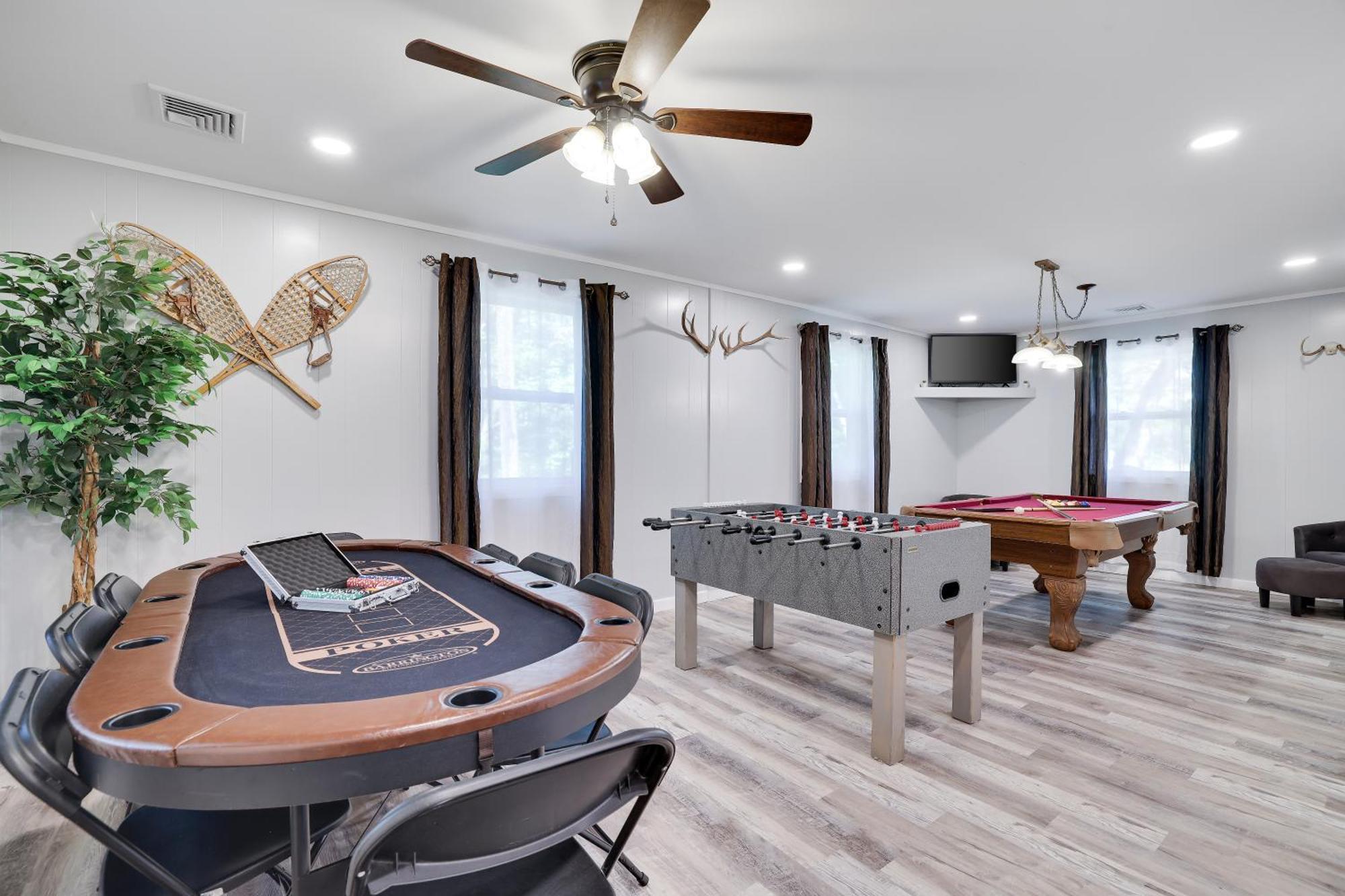 Poconos Brand New Lakefront Oasis 1 Acre, Hottub Gameroom Firepits Talk About Privacy Albrightsville 外观 照片