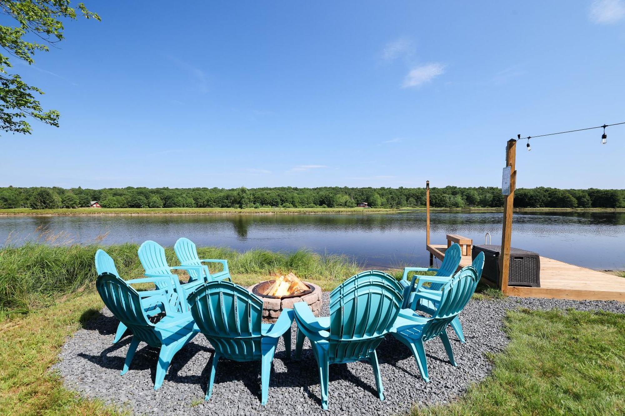 Poconos Brand New Lakefront Oasis 1 Acre, Hottub Gameroom Firepits Talk About Privacy Albrightsville 外观 照片
