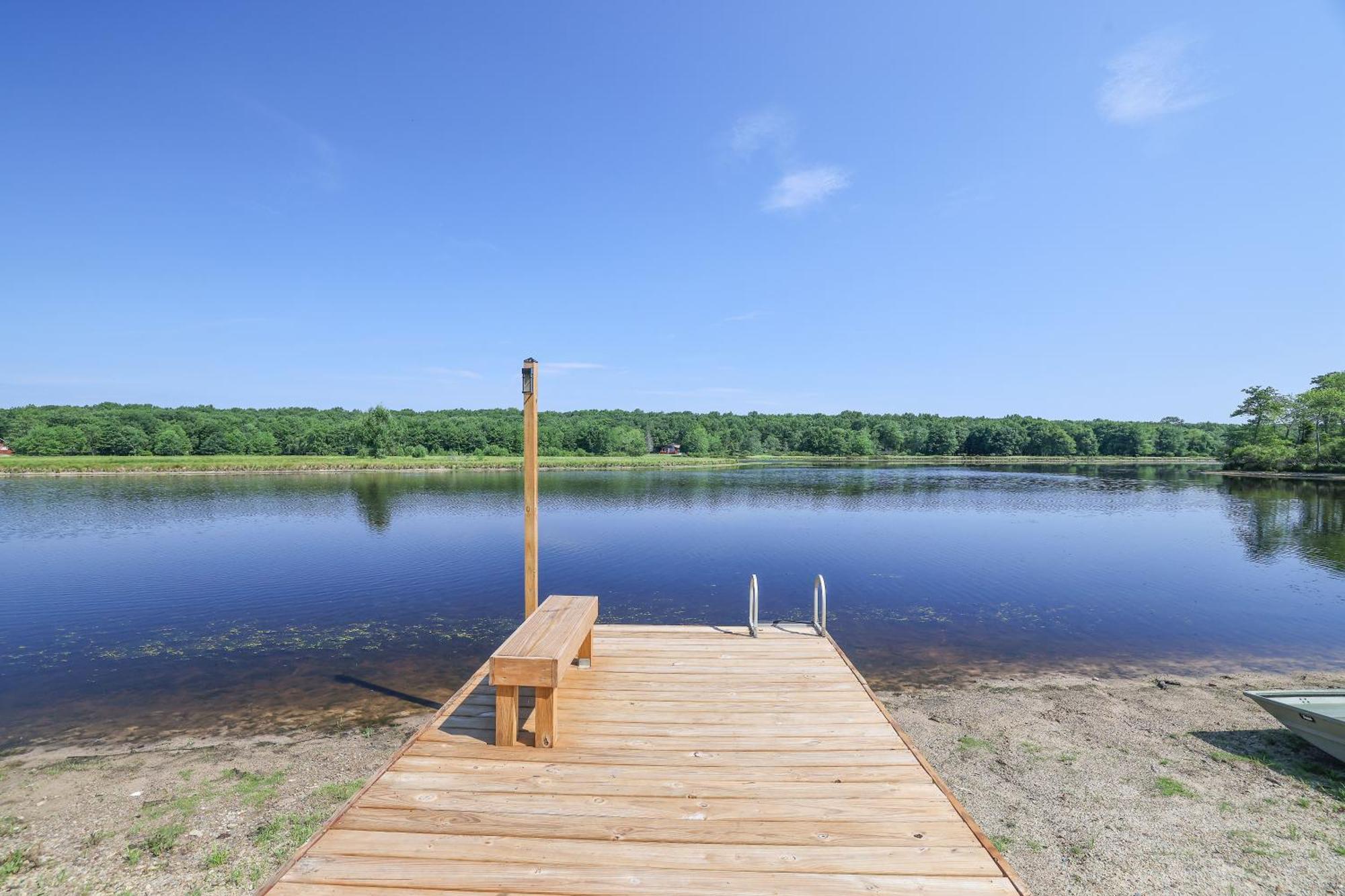 Poconos Brand New Lakefront Oasis 1 Acre, Hottub Gameroom Firepits Talk About Privacy Albrightsville 外观 照片